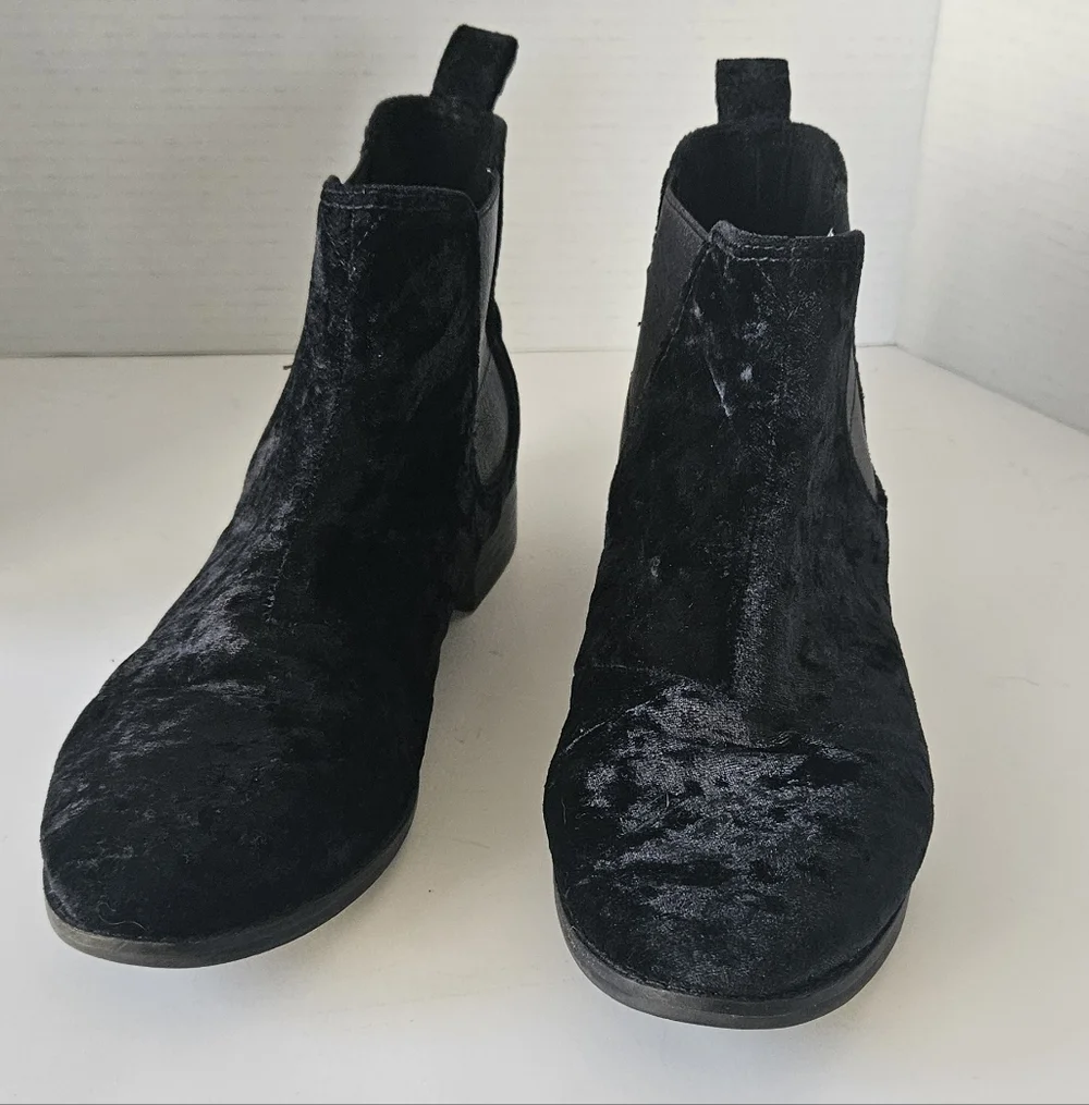 TOMS Ella Chelsea Black‎ Crushed Velvet Ankle Boots Size 9.5